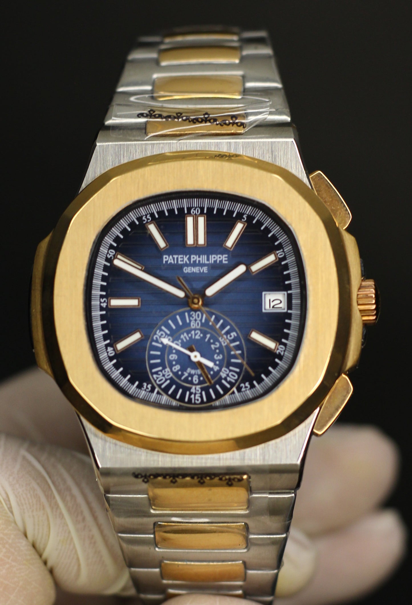 PP | Nautilus | Chrono | Two Tone | Sunburst blue, horizontally embossed Dial
